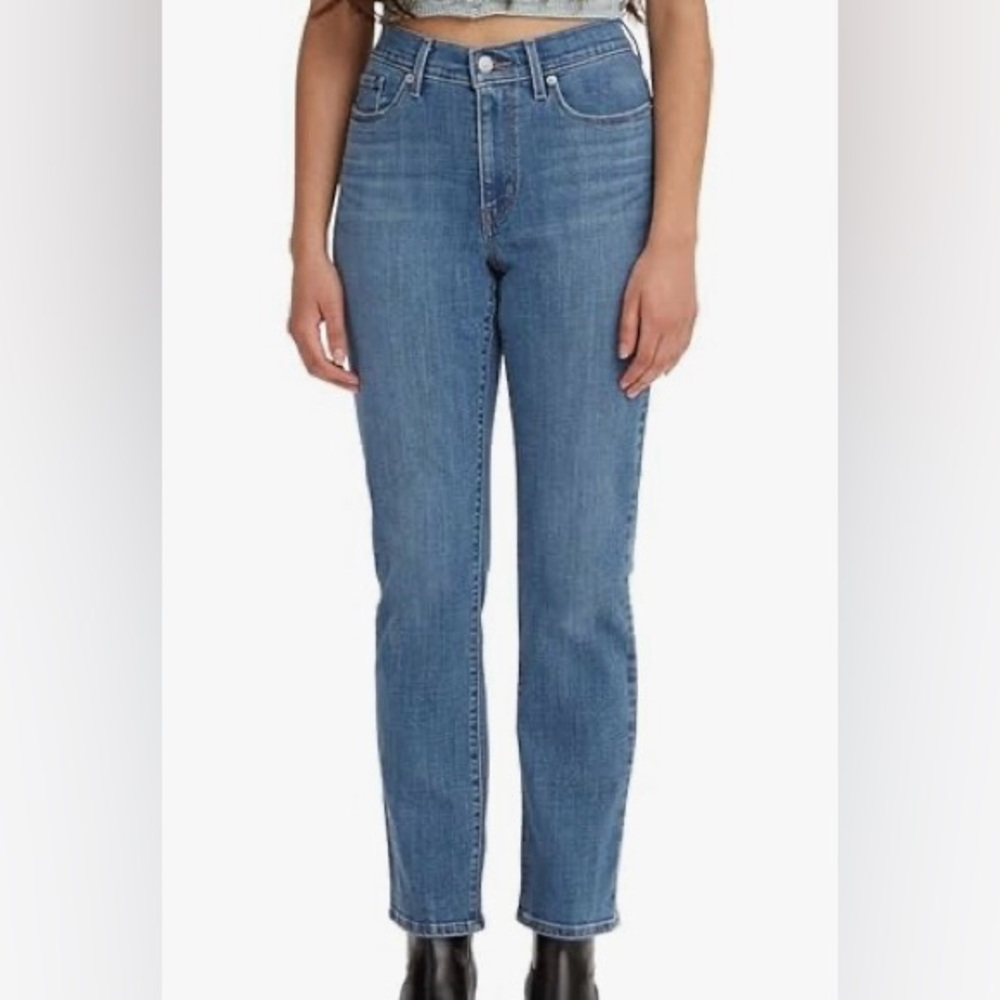 Levi’s Classic straight leg blue denim jeans 
Size 32. Women’s 14M